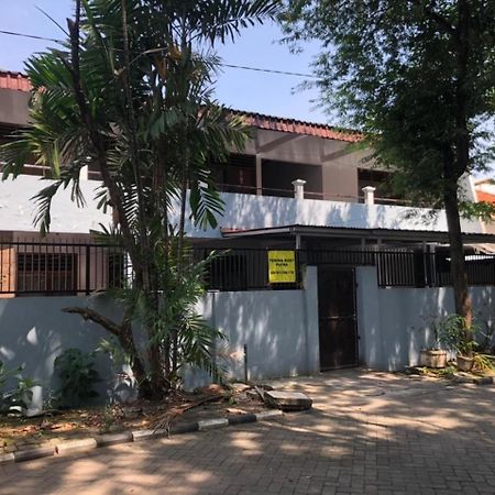 Oyo 90482 Rumah Oma Syariah Kupang  外观 照片